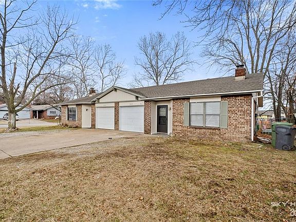 3rd image of 2313-2315 W Pecan St