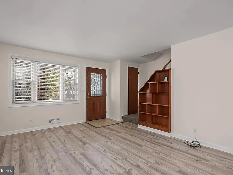 708 Umbra St — Photo 3