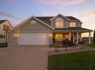910 Honey Willow Blvd, Huntertown, IN