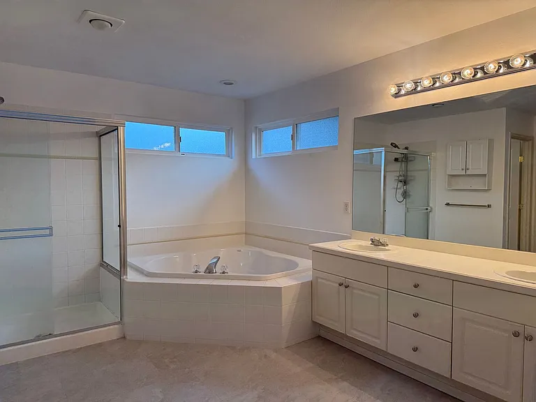 22625 SE 12th Pl — Photo 12