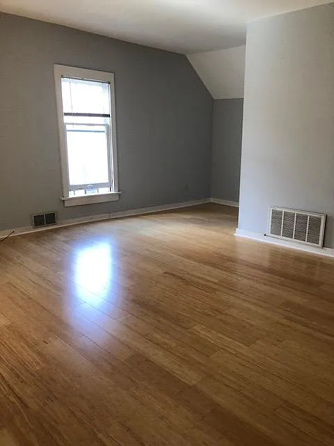 2 bed, 900 sqft, $1,365 — Photo 4