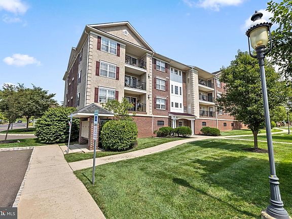4th image of 3930 Ashland Dr Suite 131