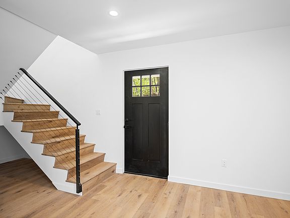 4th image of 17807 Ludlow St #7