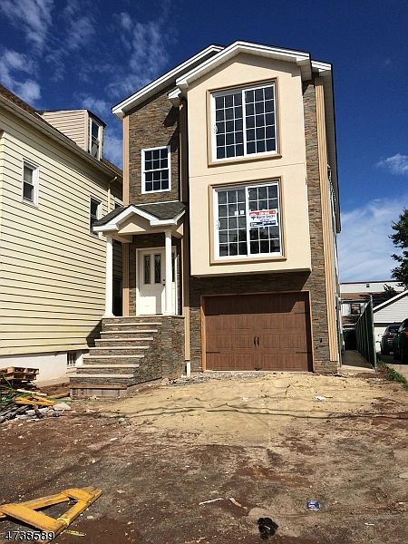 2nd image of 1029 Lafayette St