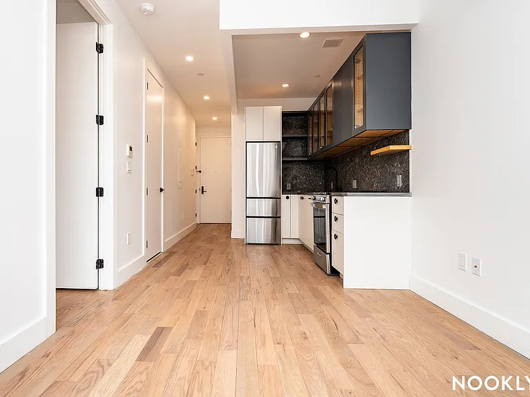 228 N 7th St #203 — Photo 7