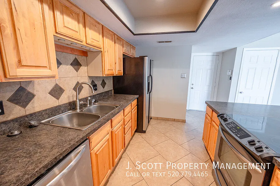 Available 1/15/2027 - Prime Tempe Location! Spacious Home With Pool And Walk-In Closets In Every ... — Photo 3