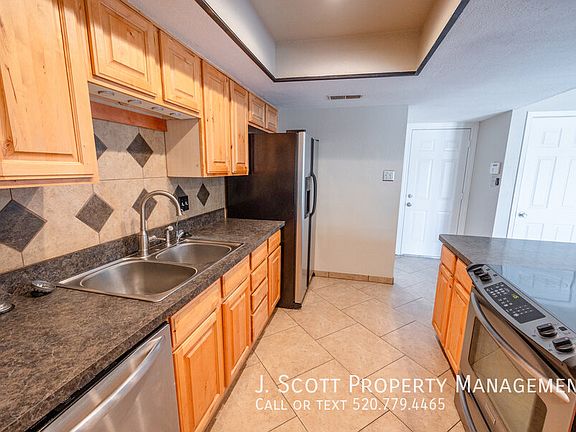 3rd image of 1184 E Diamond Dr