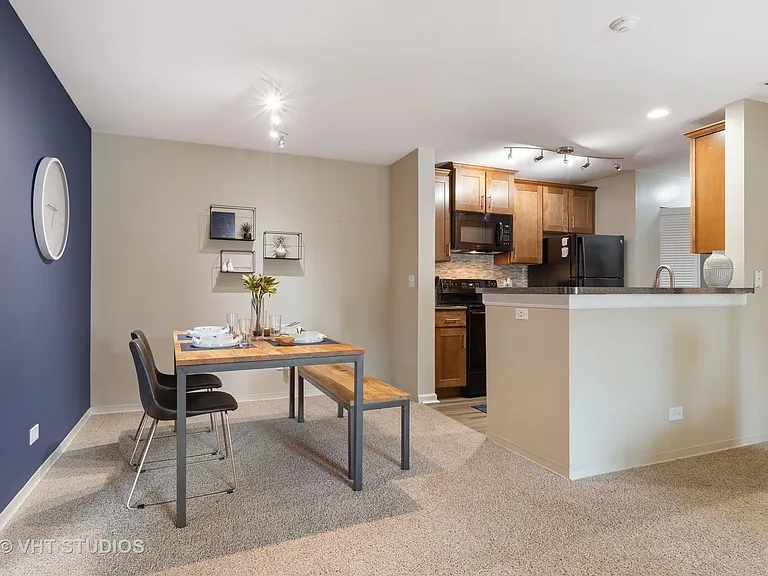 37 Kensington Cir #204 — Photo 23