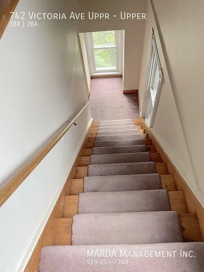Cozy 3 Bed/2 Bath Victorian Upper Unit W/ Loft + Hydro & 60% Gas — Photo 4