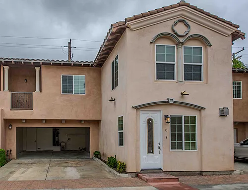 2460 Newport Blvd #G Photo 1
