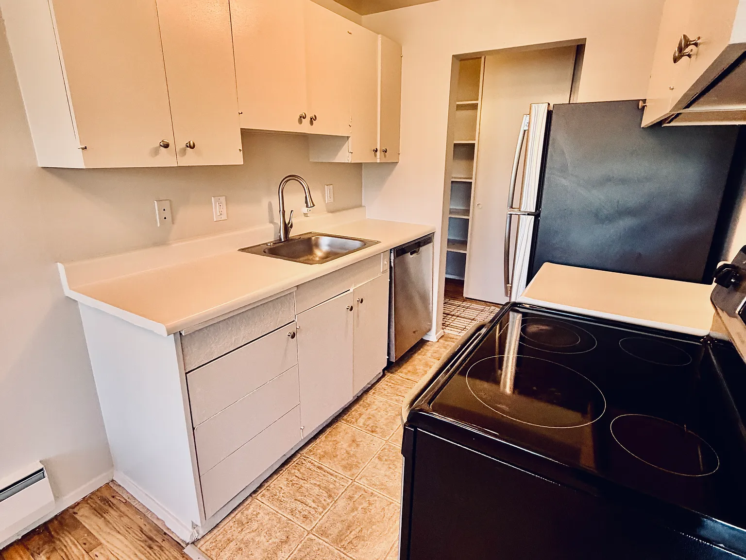 2 bed, 1000 sqft, $1,625 — Photo 3
