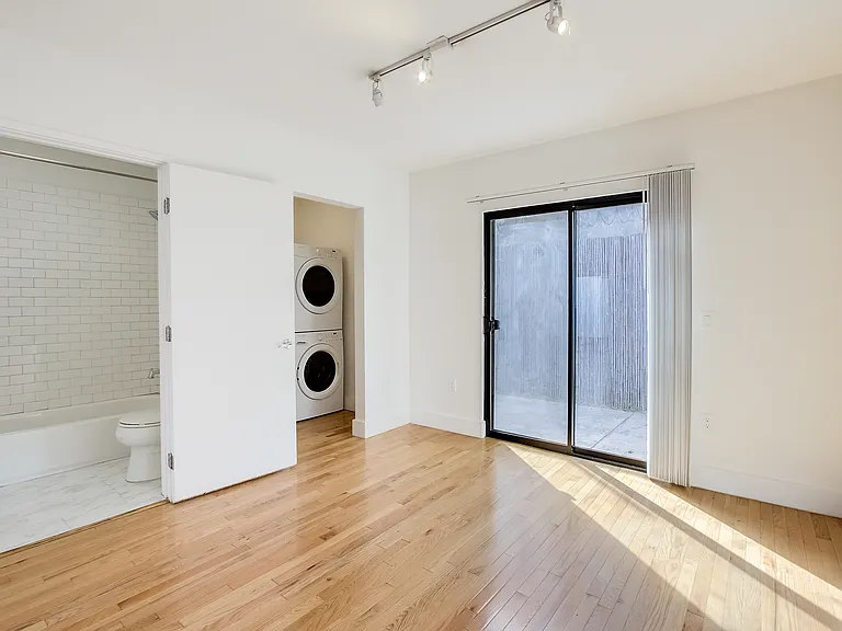 419 1/2 N Vendome St — Photo 14