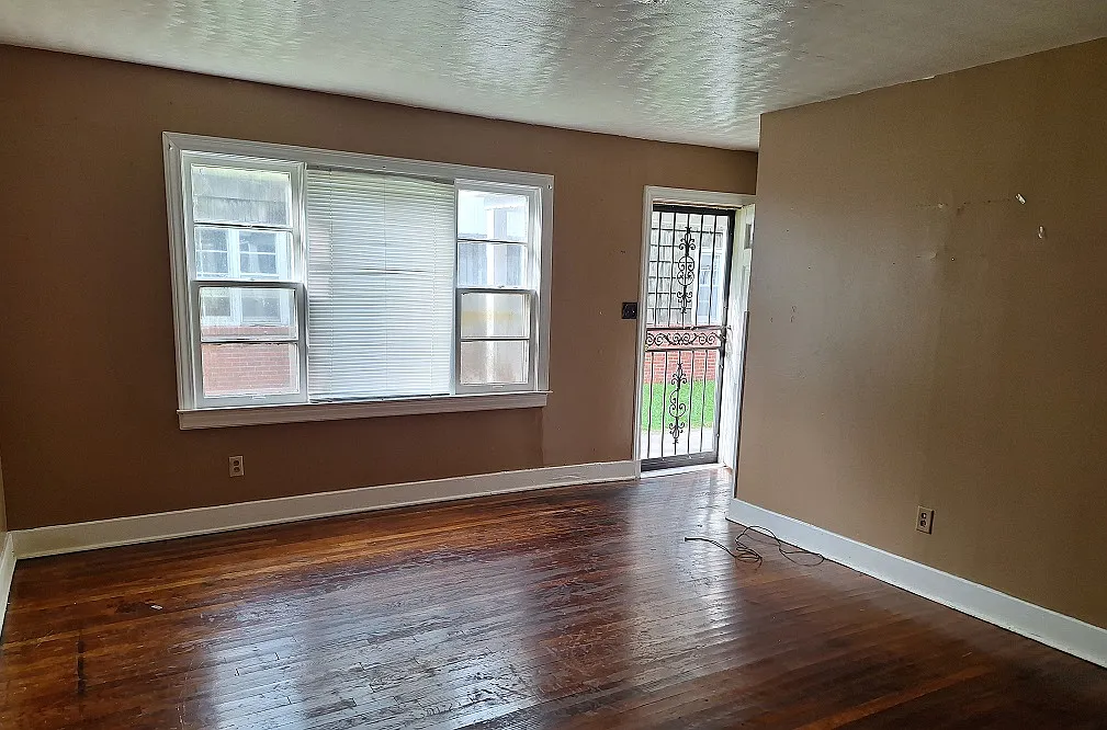 2 bed, 806 sqft, $650 — Photo 1