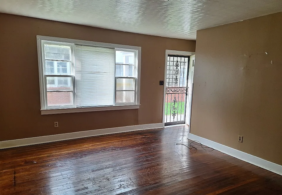 120 Leflore Ave #5
