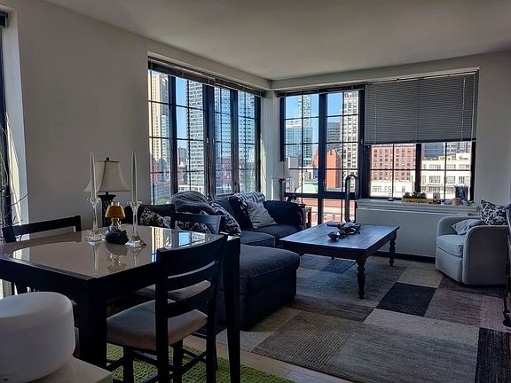3rd image of 4550 Pearson St #14A