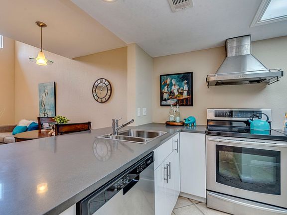 4th image of 2104 Cullen Ave #7-211