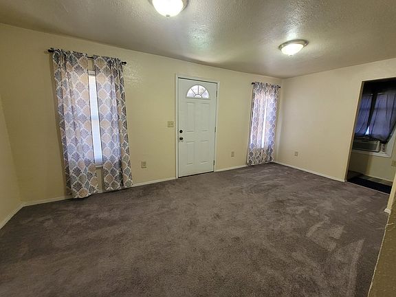 2nd image of 2404 Idaho St