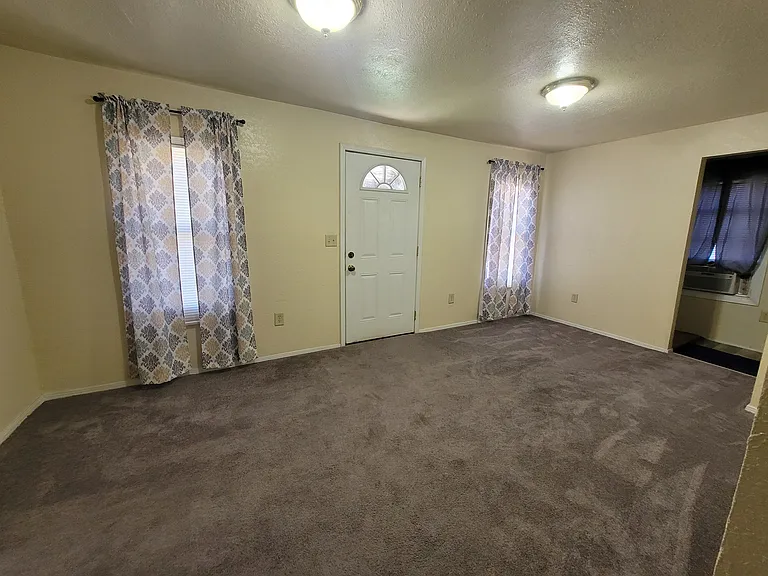 2404 Idaho St — Photo 2