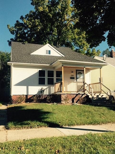 1st image of 218 W Bennett Ave