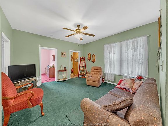 4th image of 649 Cataraqui St