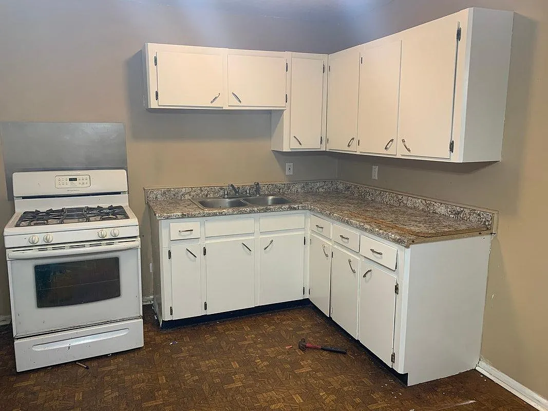 3 bed, 980 sqft, $1,650 — Photo 2