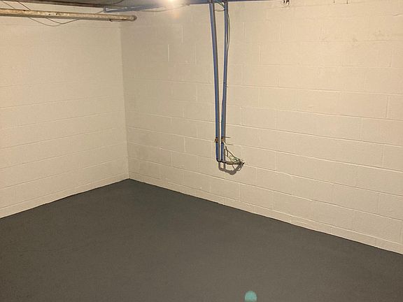 3rd image of 815 Foraker Ave