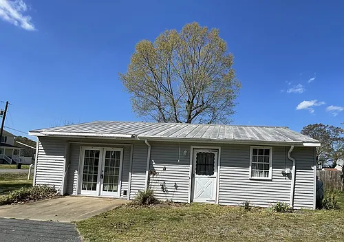 598 Wakefield Dr Photo 1