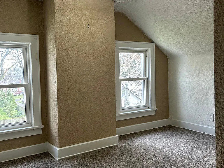 2785 Norwood St — Photo 10