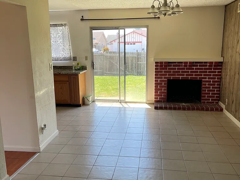 Carnation Cir — Photo 4
