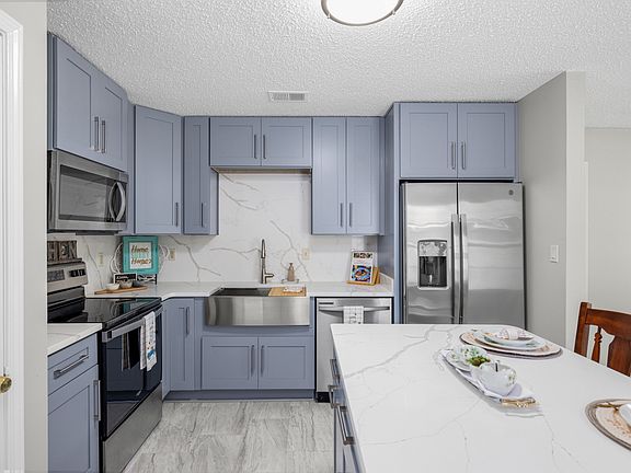 4th image of 2537 Parkview Dr