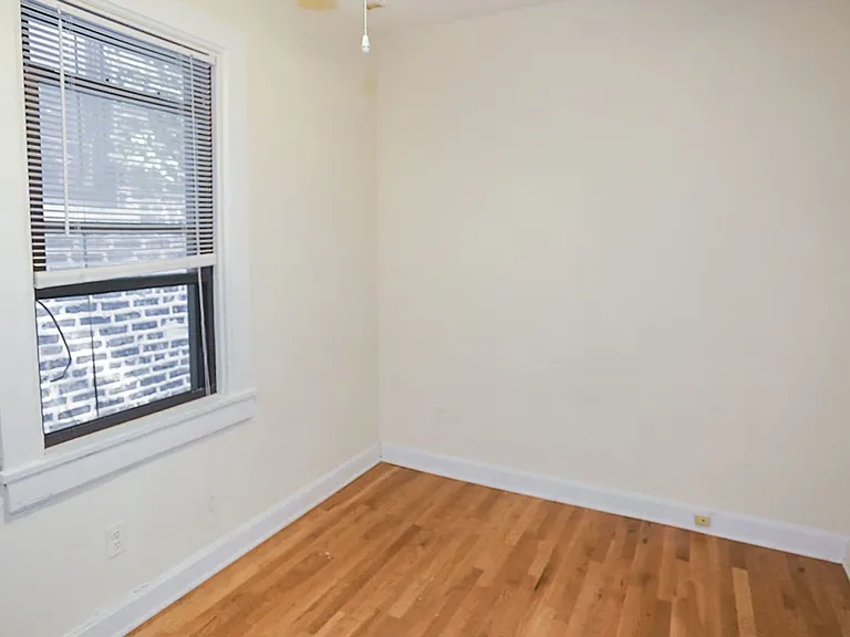2254 N Southport Ave — Photo 10