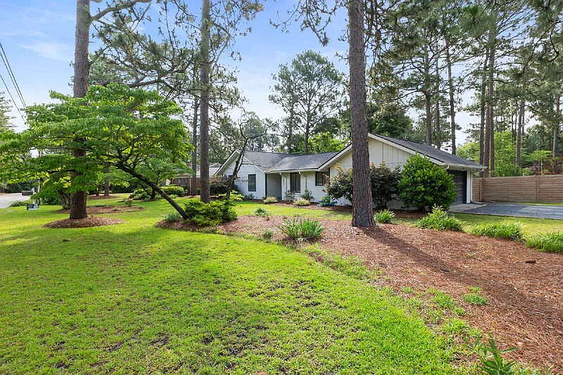 3 bed, 2.0 bath, 1609 sqft, $2,500 — Photo 2