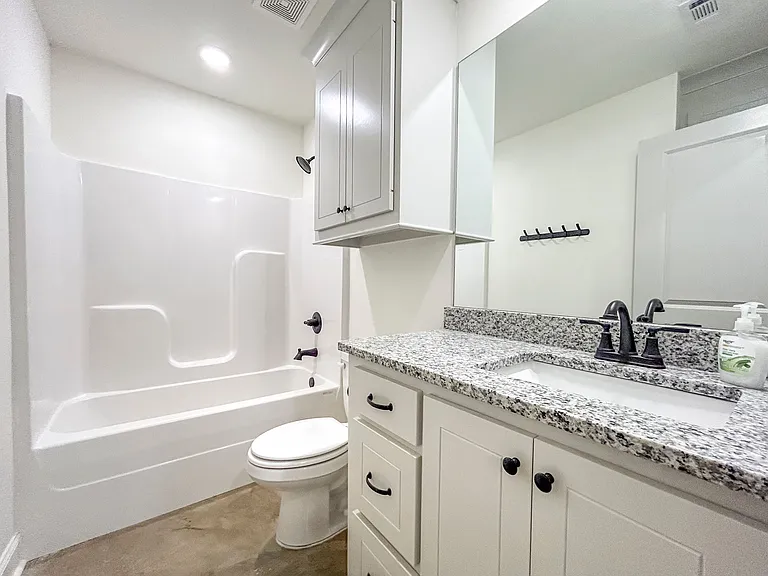 213 Pine Park Dr — Photo 2