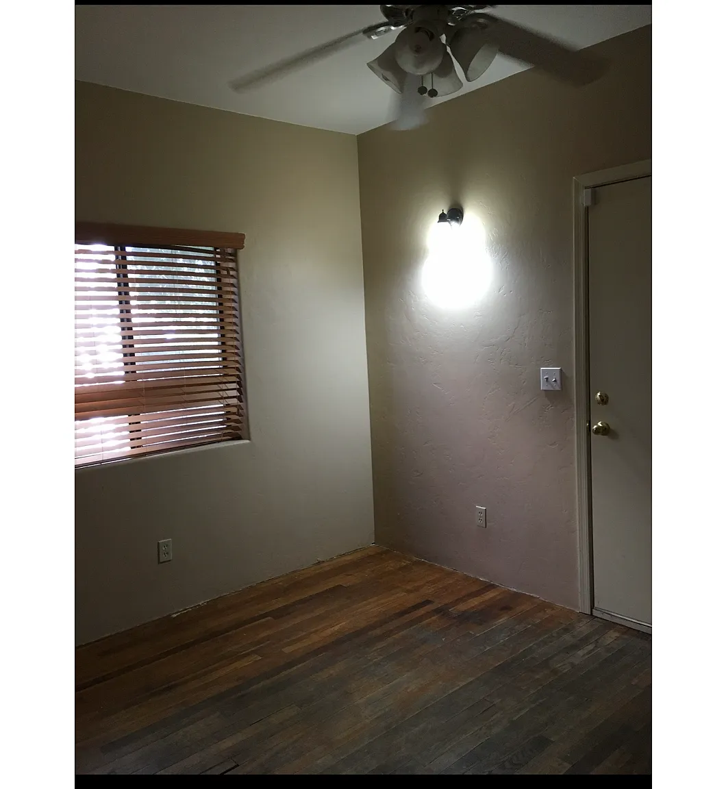 4 bed, 1300 sqft, $1,800 — Photo 2