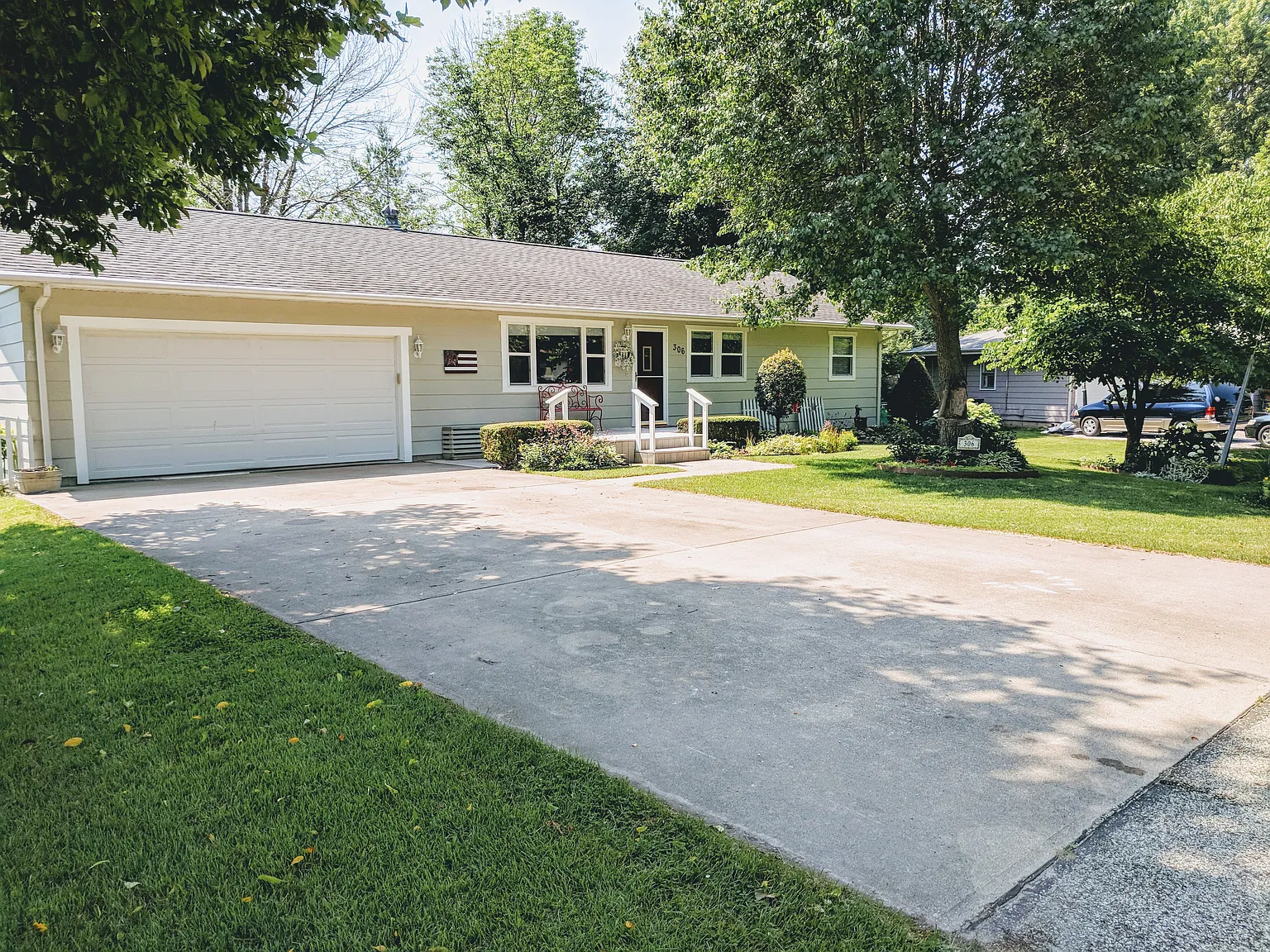 306 S Elm St photo 1