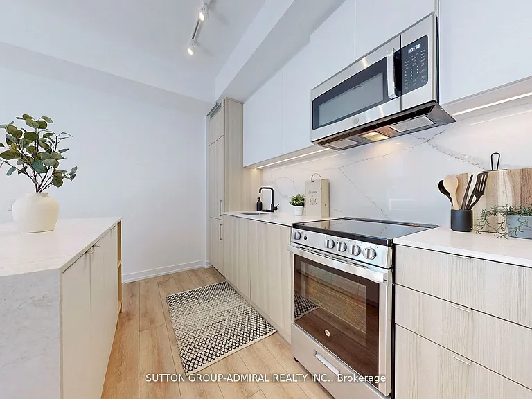 500 Dupont St #502 — Photo 5
