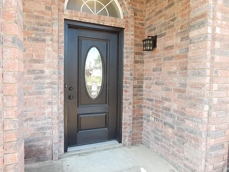 1412 Wesley Dr — Photo 2
