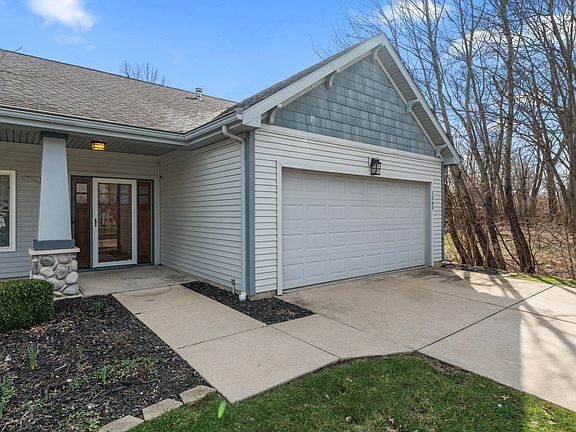 3rd image of 3700 Highland Cir