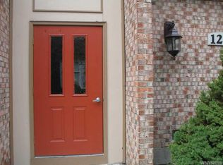 120 Charter Oaks Dr APT 4, Amherst, NY 14228