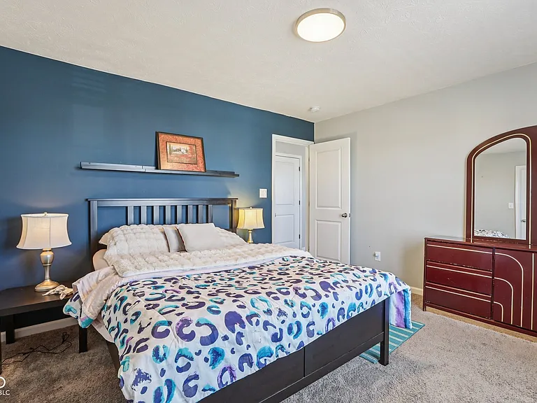 6673 Laurelwood Dr — Photo 25