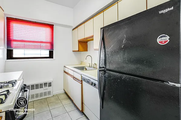 Sold by Coldwell Banker Warburg | media 4