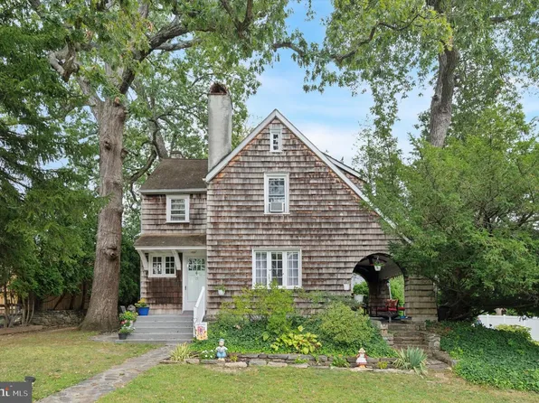 15 Oakland Rd, Broomall, PA 19008