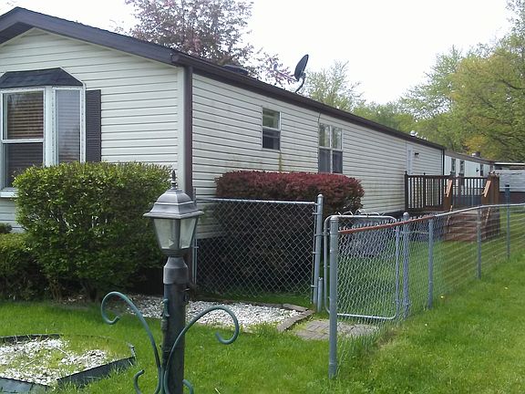 3rd image of 242 Pleasant Dr