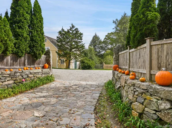 333A Hook Rd, Katonah, NY 10536