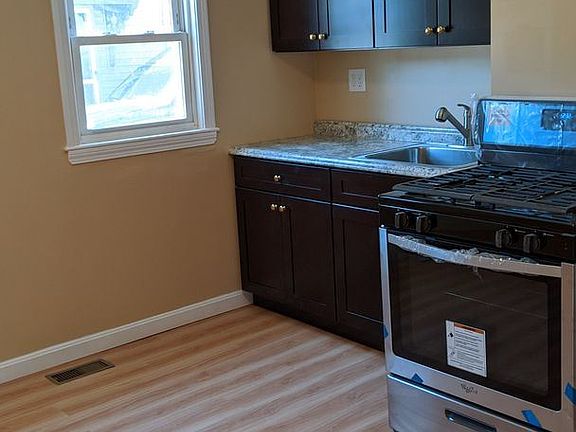 3rd image of 25 Saint Paul St #1