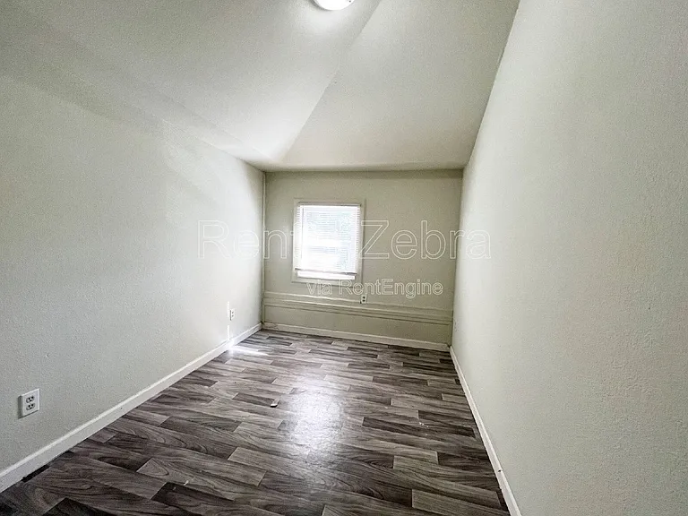 355 W 22nd St — Photo 3