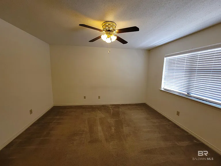 512 Lake Forest Blvd — Photo 8