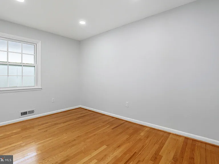 5023 King Richard Dr — Photo 18