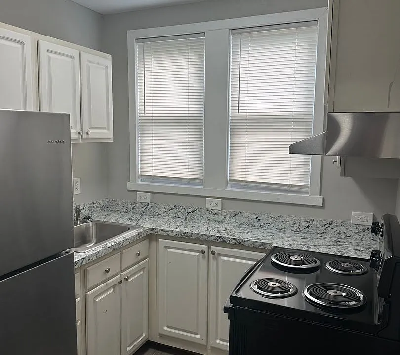 16 18 1/2 Morningside Dr