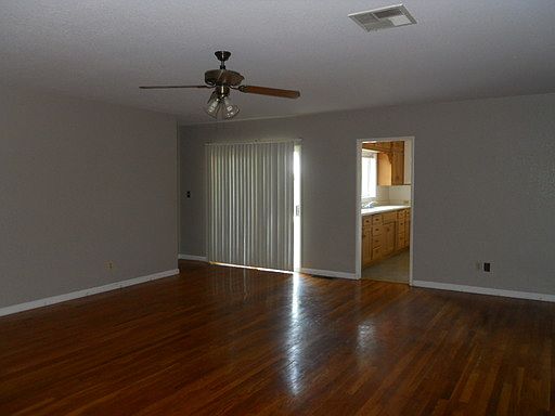 3rd image of 20960 Yosemite Blvd